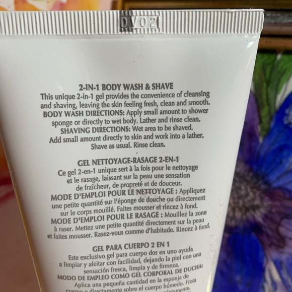 Mary Kay® 2-In-1 Body Wash & Shave - Picture 3 of 5